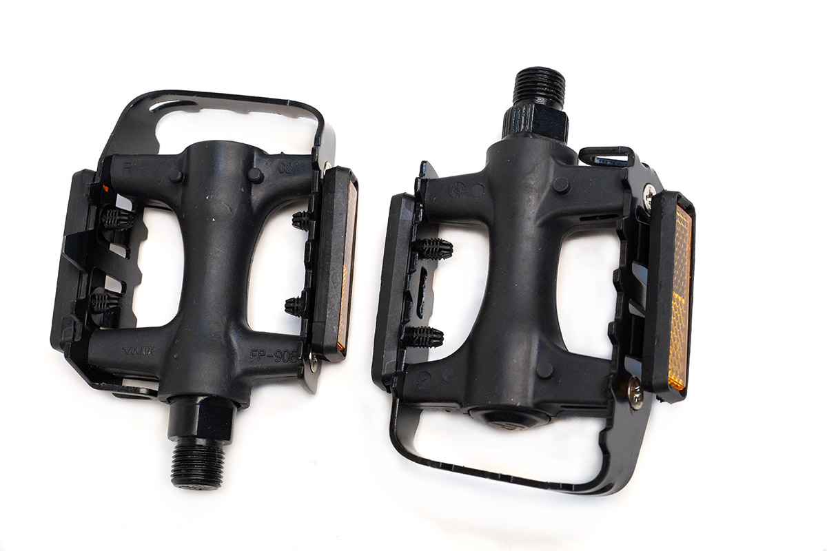 Педали FEIMIN FP-906,105*81мм,база пластик,стальная ось,рамка сталь,403гр,черные Педали FEIMIN FP-906,105*81мм,база пластик,стальная ось,рамка сталь,403гр,черные